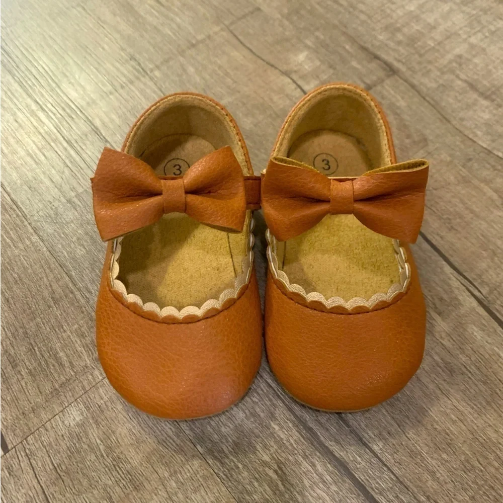 NWOT Baby Girl Non Slip Soft‎ Sole Crib Shoes